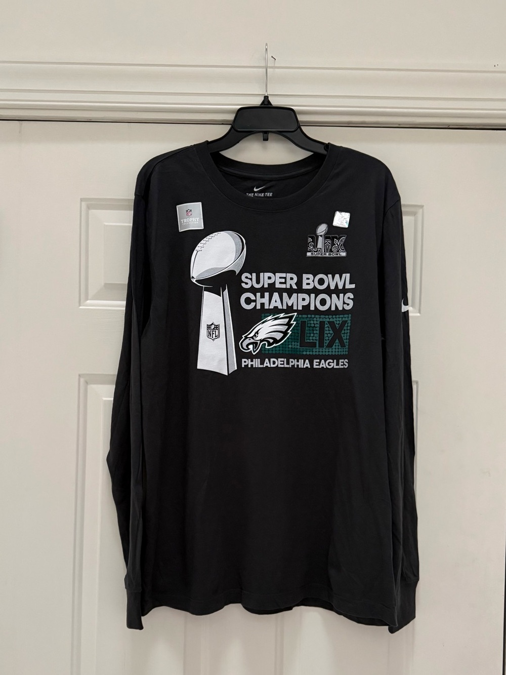 NWT Nike Philadelphia Eagles Super Bowl Champions Long-Sleeve Tee